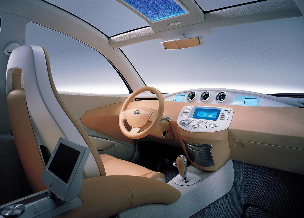 Nissan Fusion 2000 004.jpg